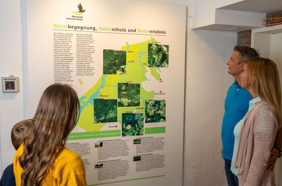 Schautafel Eingangsbereich Naturpark-Ausstellung © Patrick Gawandtka