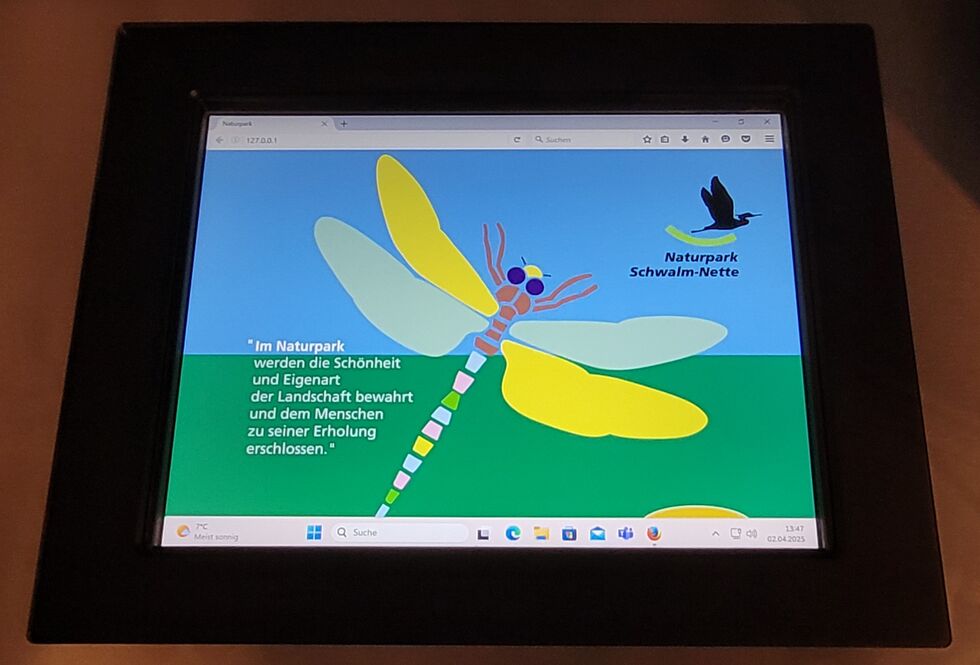 Monitor mit Libelle als Leittier der Ausstellung - © NPSN C.Bruns
