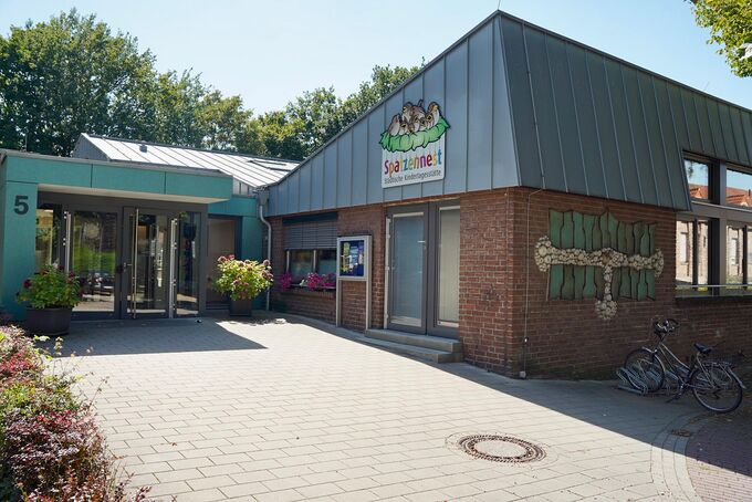 Eingang weiter weg
